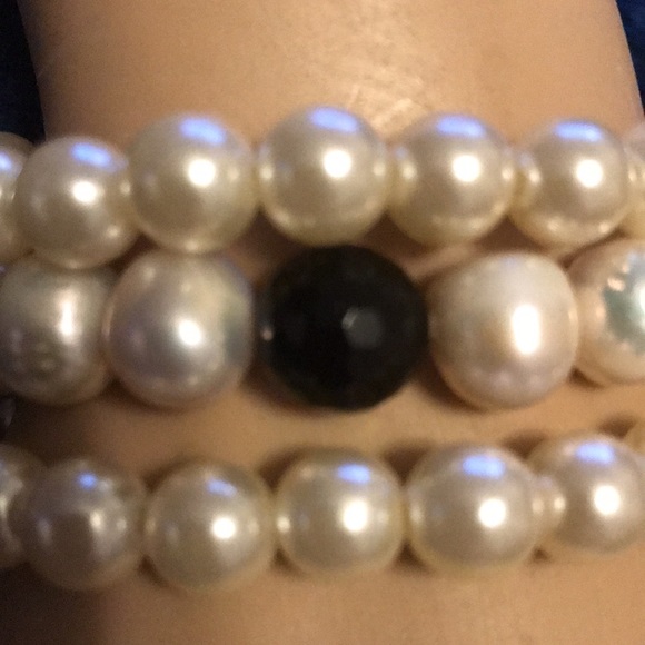 Three band Pearl bracelet. - Picture 2 of 3